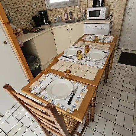 Maison 30m2 Wifi 9mn à Pied Présidents Draps Fournis Pour Le Lit Pour 2 Nuits Réservées Les Sables-dʼOlonne